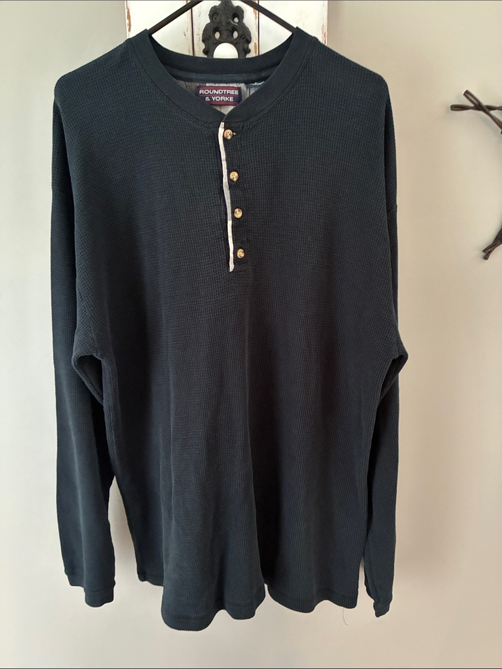 Men’s waffle knit style henley long sleeve shirt